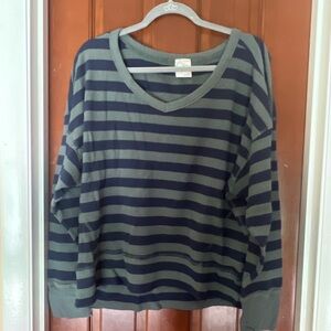 love this everyday light weight aerie sweater!